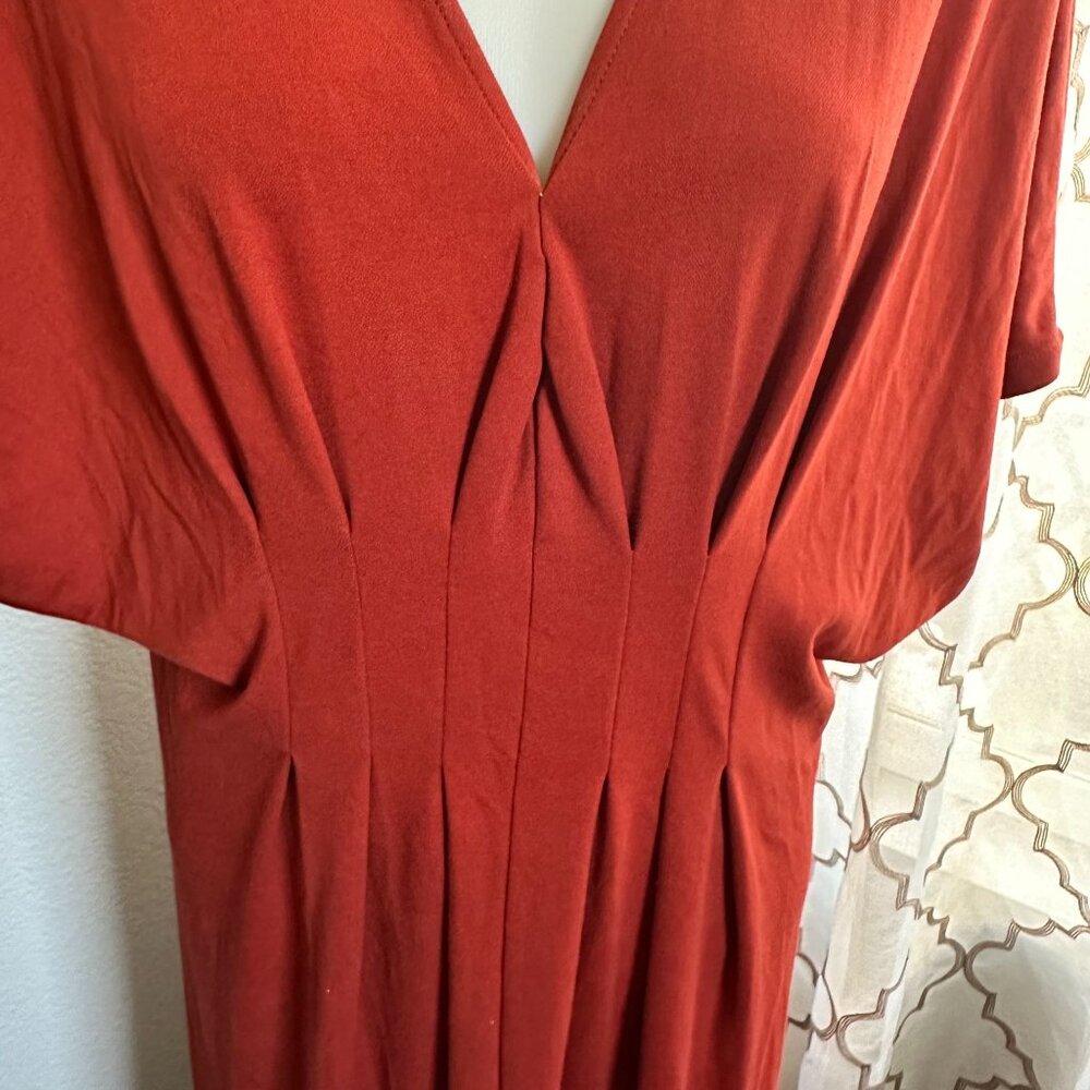Rust Red V-Neck Maxi Dress With Pleated Front Detail & Short Sleeves - Picture 3 of 7